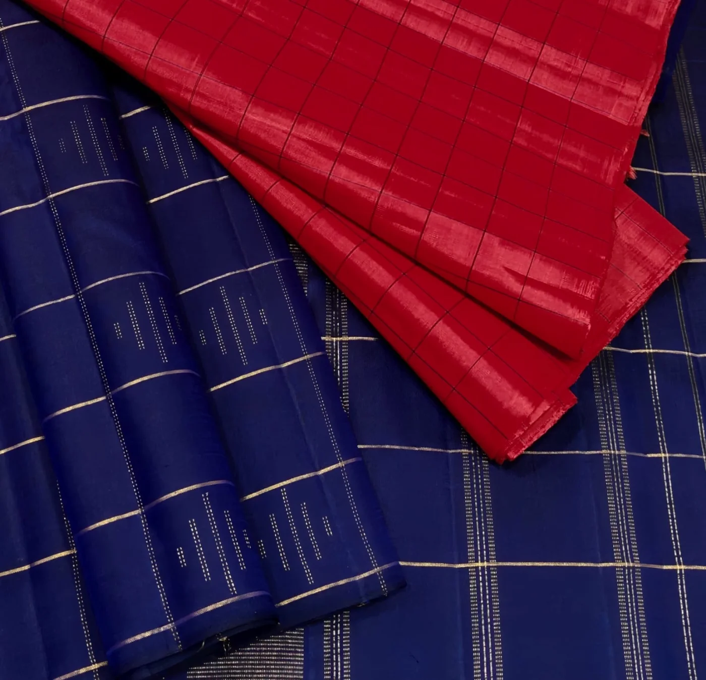 Red & Navy Blue Contrast Border Saree